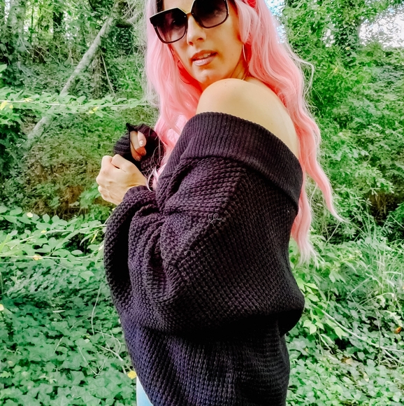 Black waffle double V sweater NWT - Picture 3 of 5